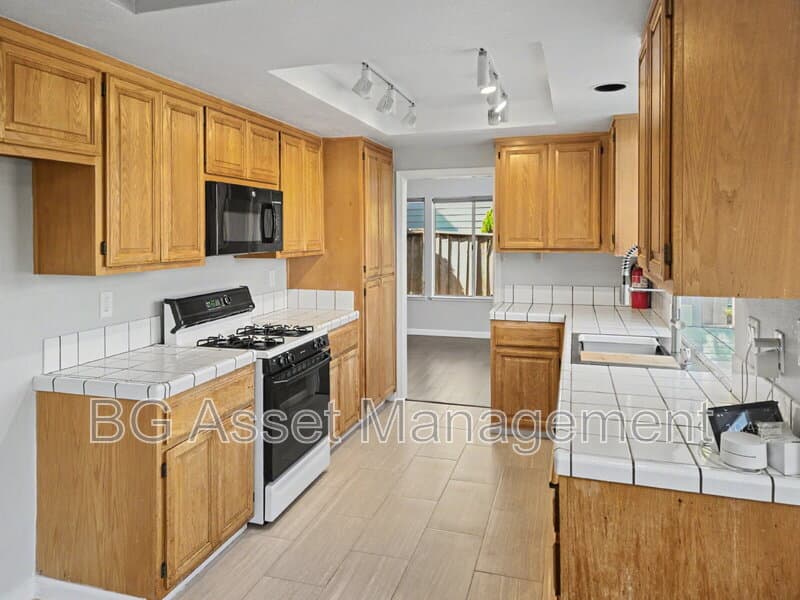 Richmond House: 3351 Parkgate Court