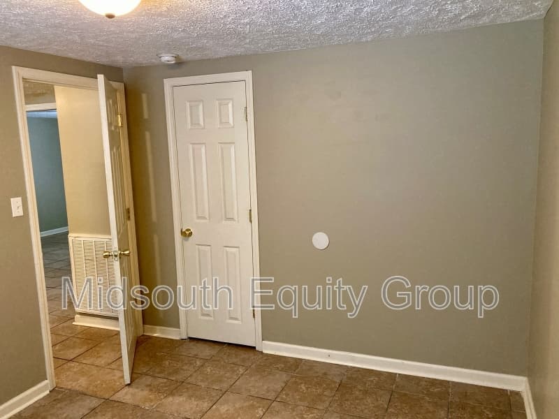 Kenton Condo: 101 W Taylor St