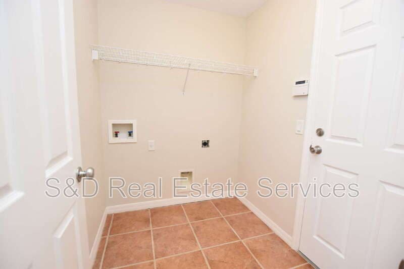 Lakeland House: 5029 1st St. SE