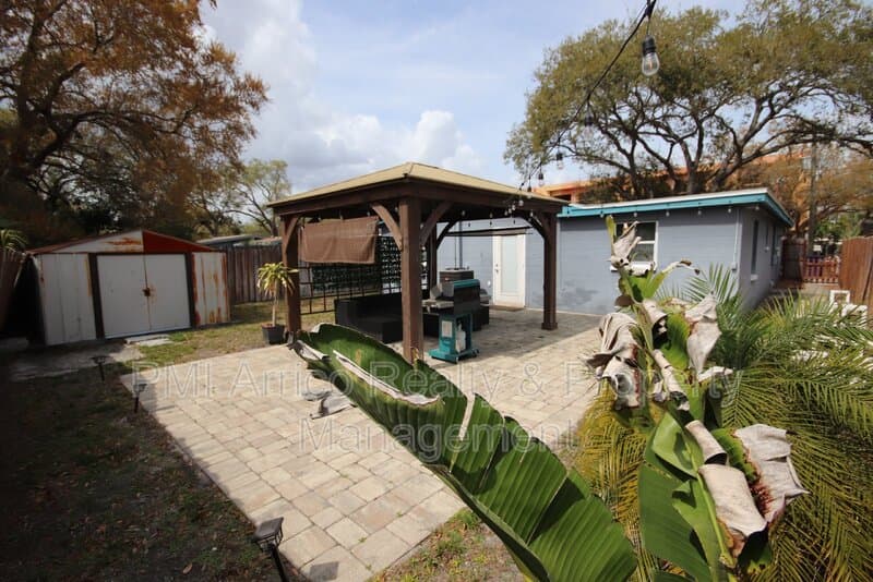 Tampa House: 1918 W Walnut St