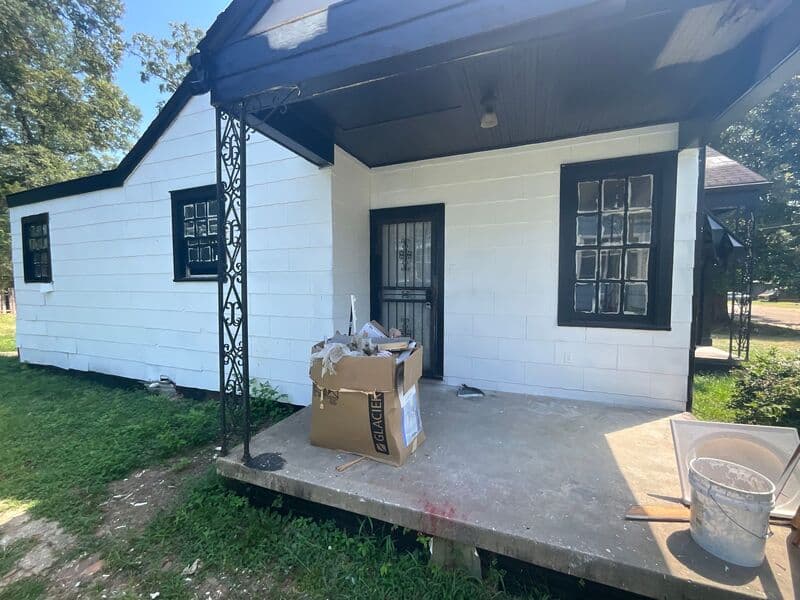 Jackson House: 354 Fredrica Avenue
