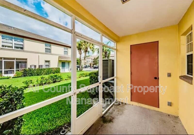 St. Petersburg House: 3872 Mariner Dr