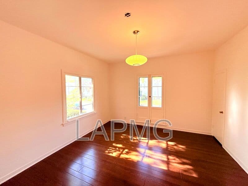 Los Angeles House: 7660 Hollywood Boulevard