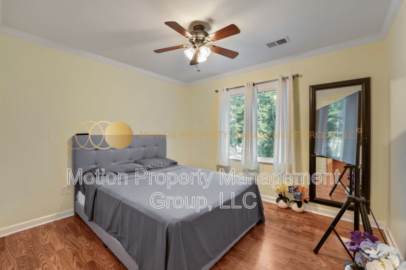 Mableton House: 1186 Crestbrook Dr SW