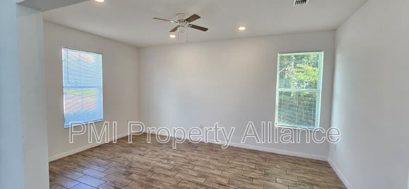 Kissimmee House: 365 Blue Lake Cir