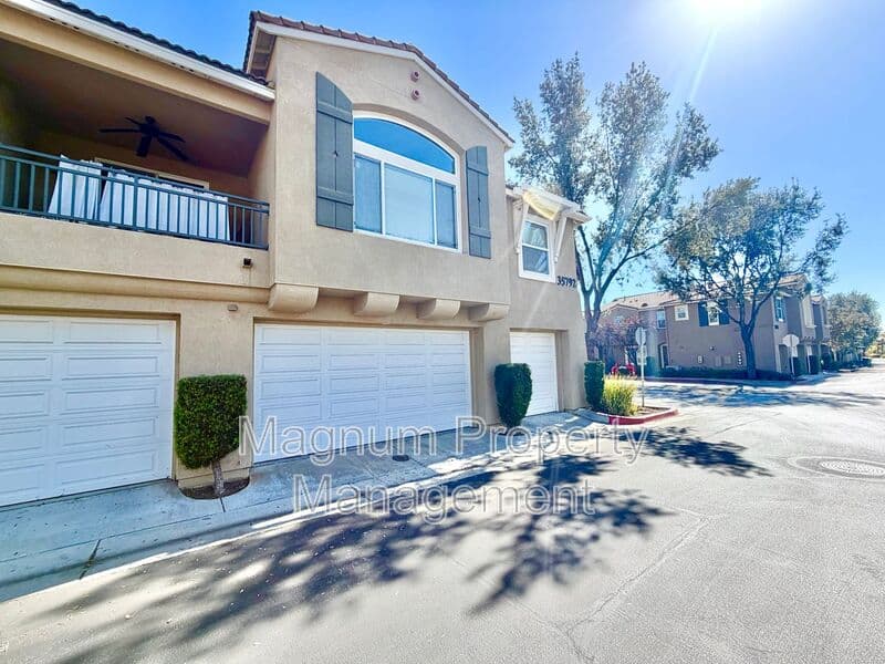 Murrieta House: 35792 Hazelhurst St