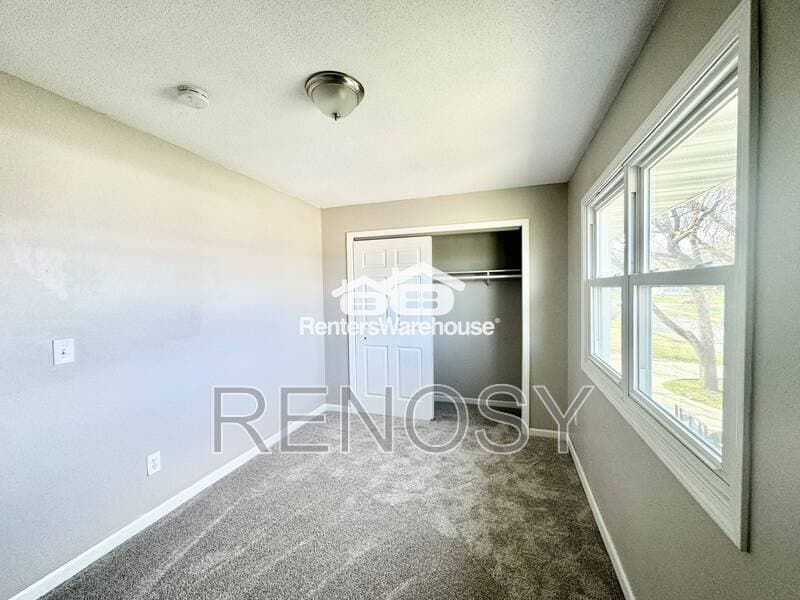 Des Moines House: 4924 Madison Ave