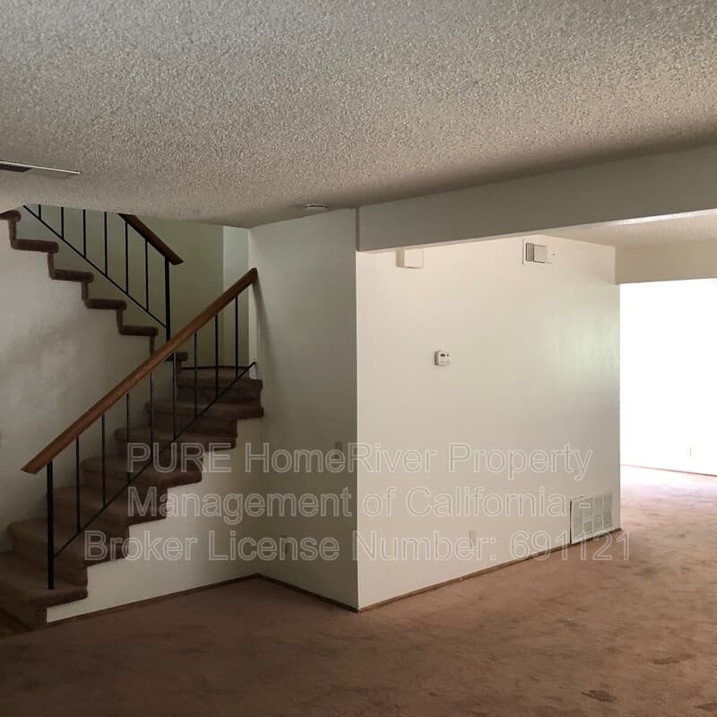 Sacramento House: 1510 Woodridge Oak Way