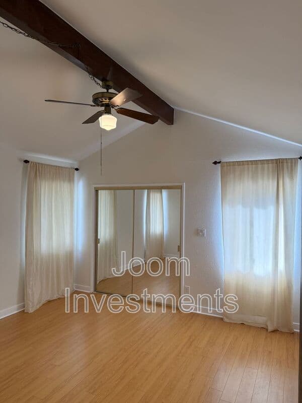 Los Angeles House: 2523 S Bentley Ave
