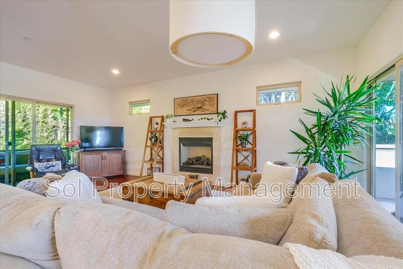 Santa Cruz House: 3370 Houts Drive
