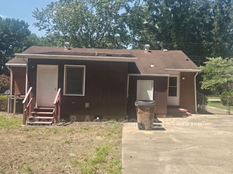 Greensboro House: 1605 Pichard St.