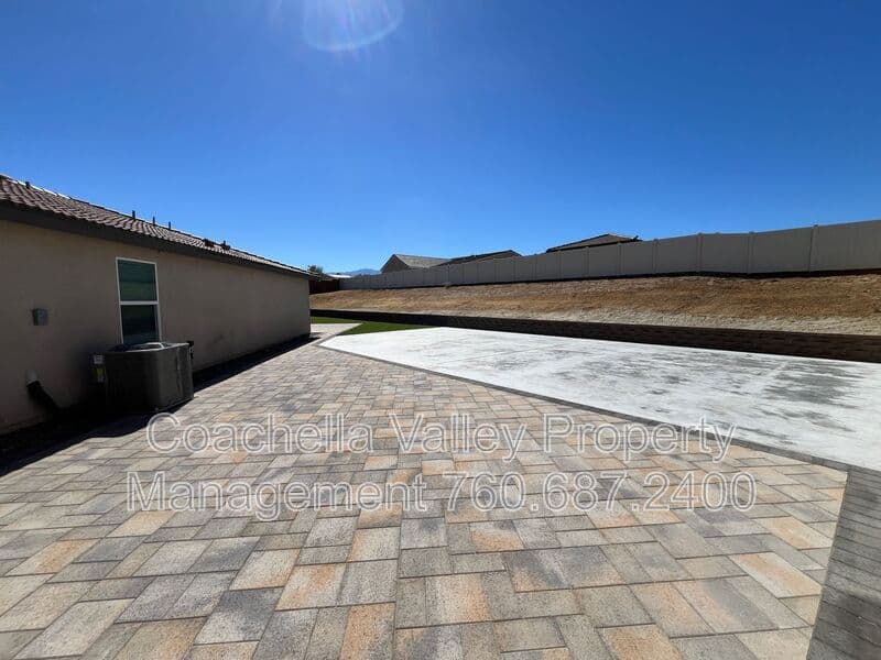 Indio House: 79225 Valor Ln