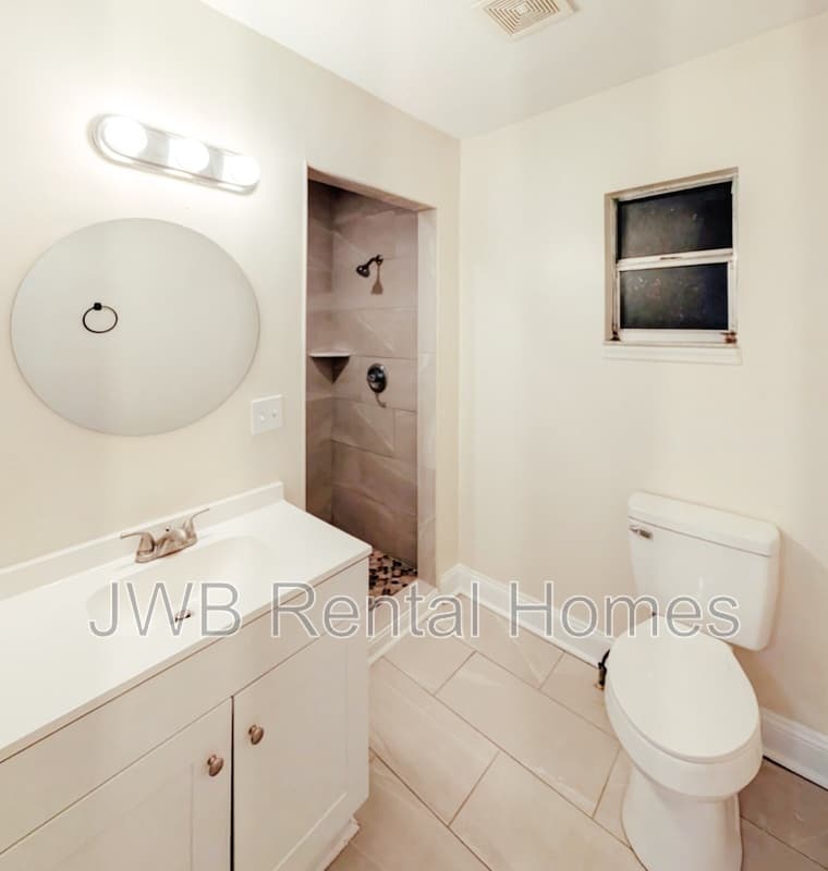 Jacksonville House: 6135 Lynnwood Ave Unit B