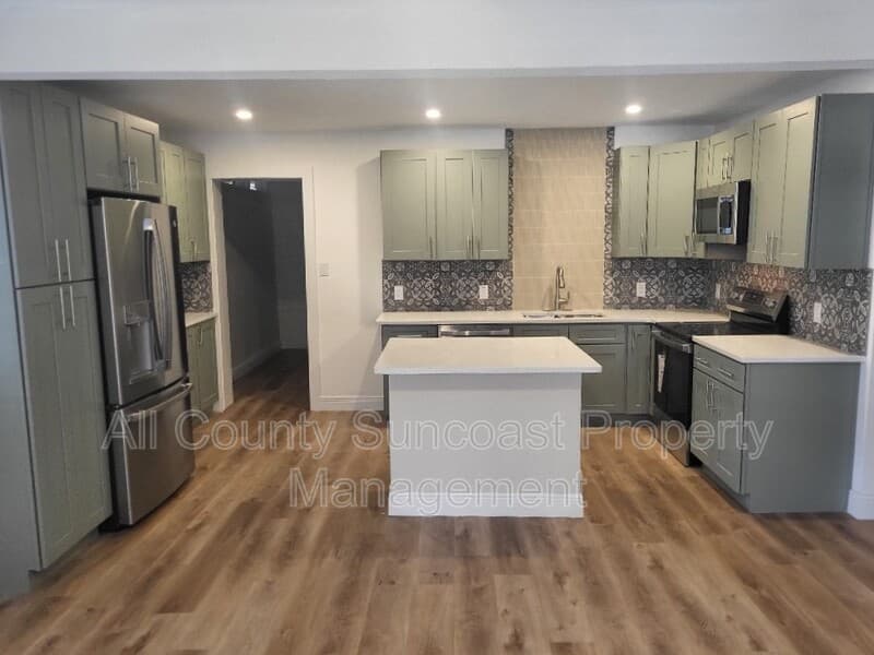 St.Petersburg House: 2444 14th Ave S