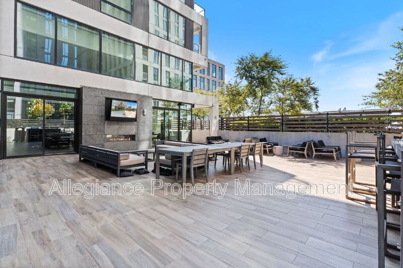 Mclean House: 1650 Silver Hill Dr