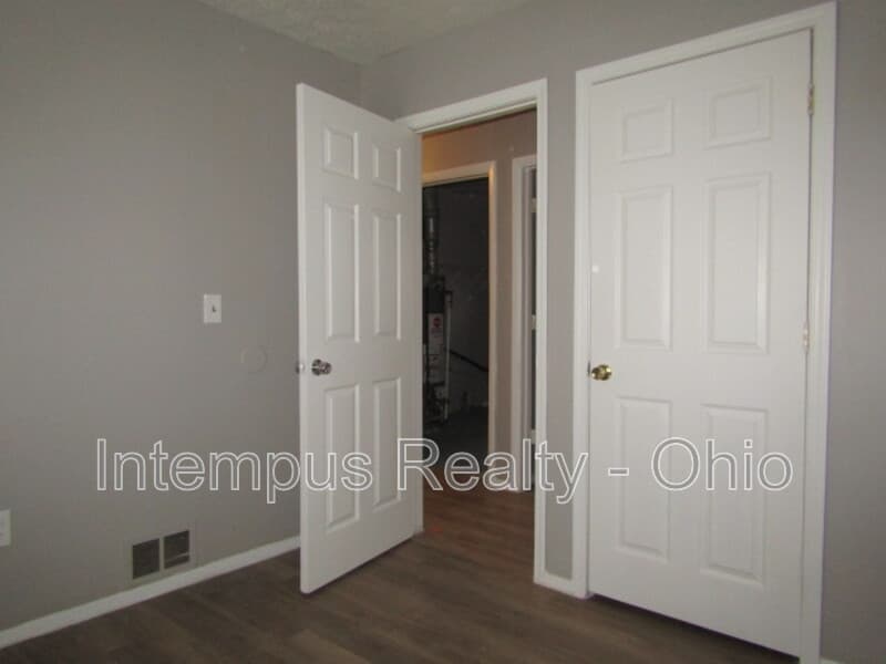 Cincinnati House: 6941 Gracely Dr