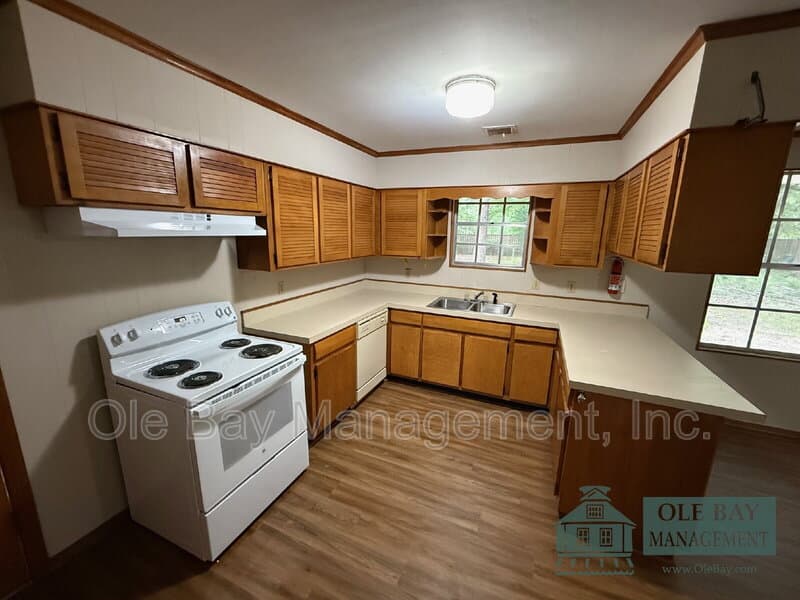 Mobile House: 2508 Daniels Rd W