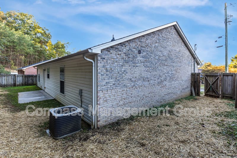 Knoxville House: 1882 Explorer Lane