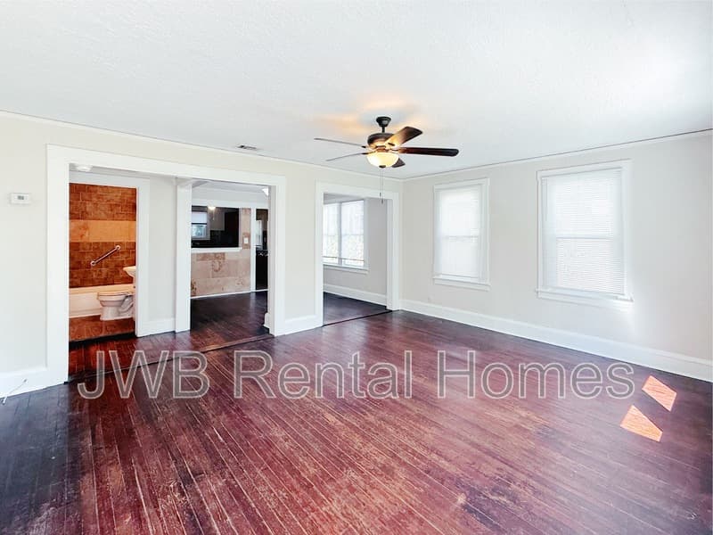 Jacksonville House: 3869 Concord St