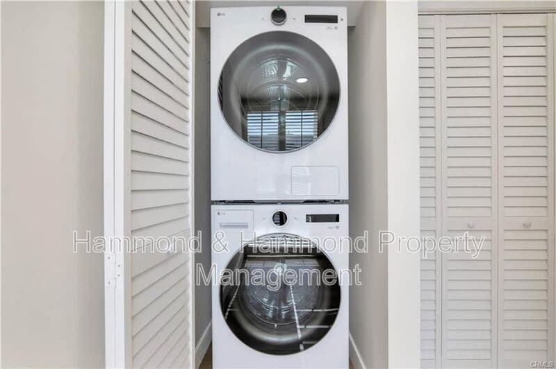 West Hollywood Condo: 970 Palm Ave.