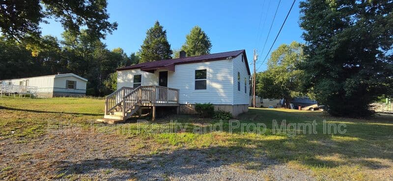 Kings Mountain House: 918 Mountain Crest Dr