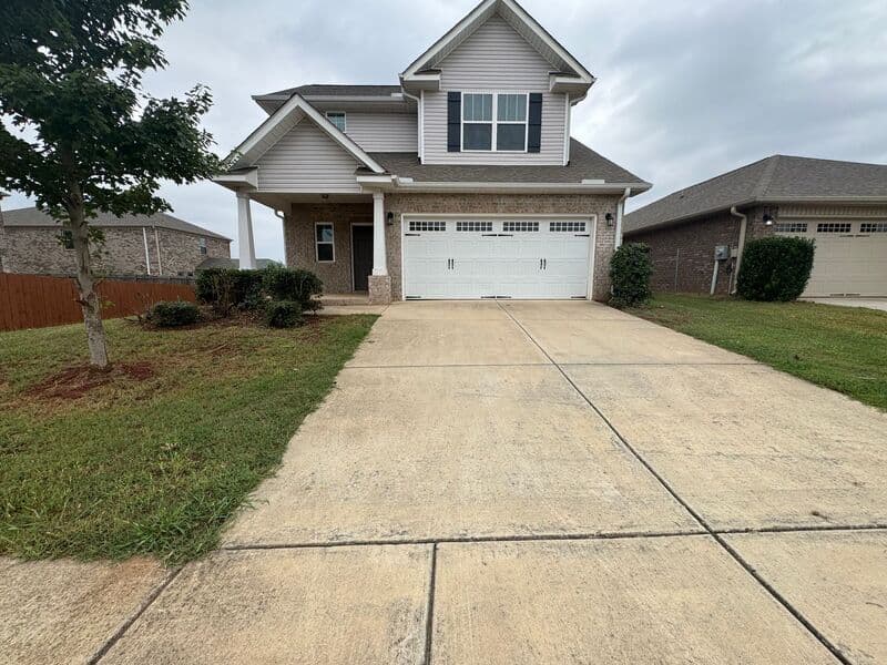 Madison House: 102 Daymark Drive