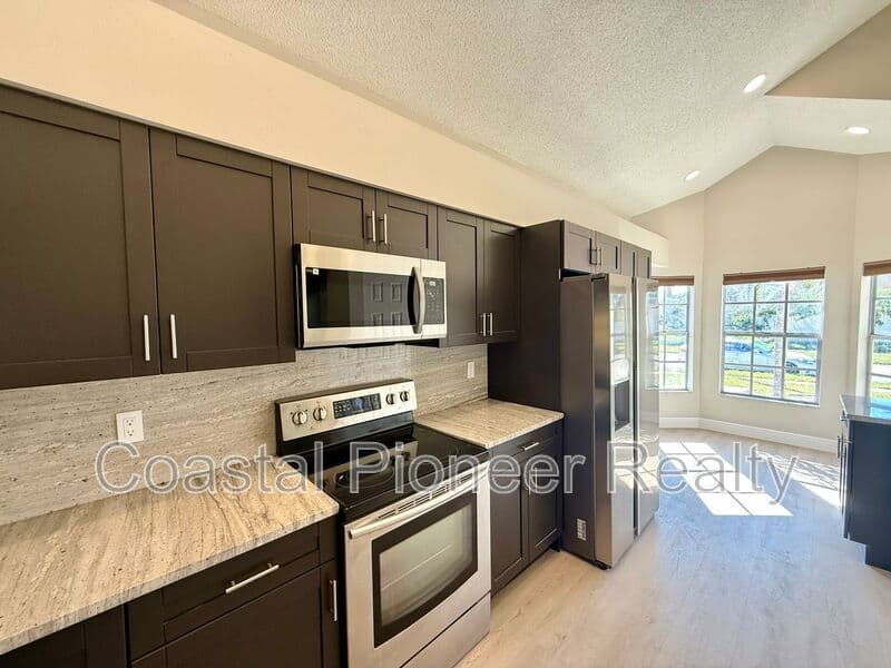 Tampa House: 8731 Huntfield St