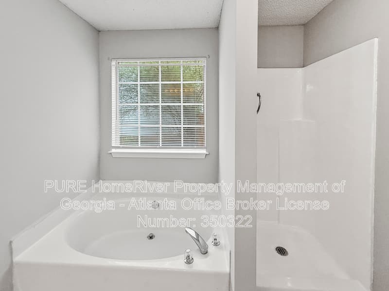 Hampton House: 10867 Knotty Pine Pl