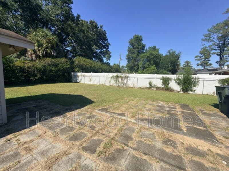 Columbia House: 1213 Deerwood Street