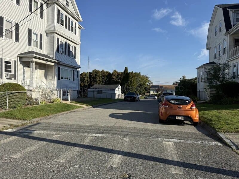 Fall River Condo: 575 Mount Hope Ave