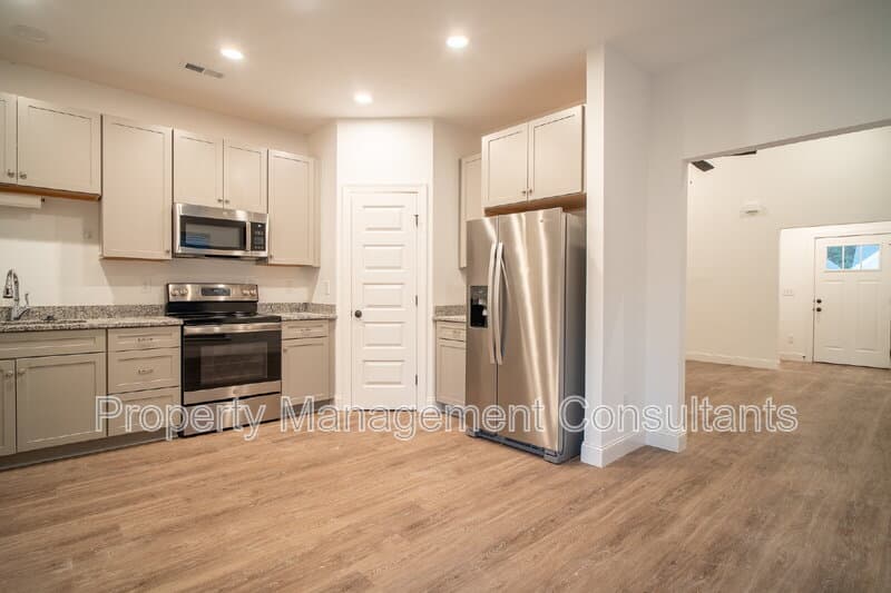 Harvest House: 1033 Highgrove Heights Northwest
