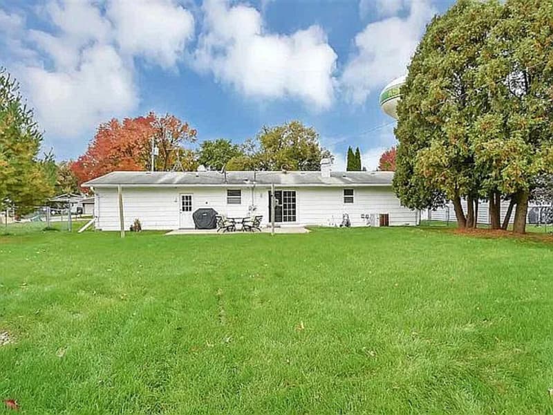 Ashwaubenon House: 2217 Barberry Lane