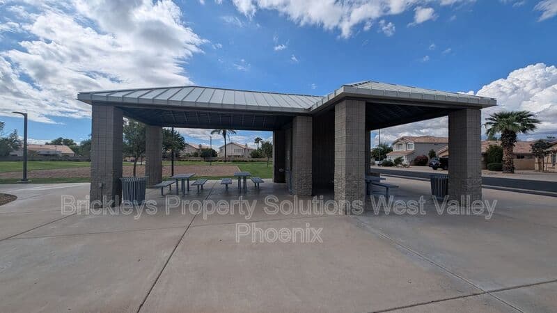 Goodyear House: 13354 W Palm Ln