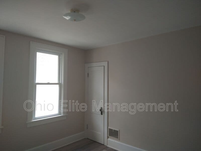 Columbus House: 206 N Harris Ave