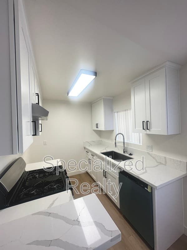 Van Nuys Condo: 14718 Sylvan Street