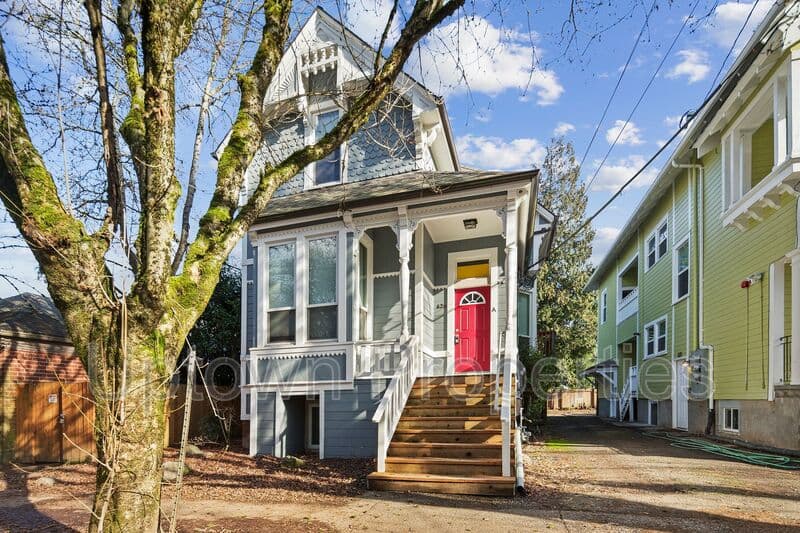 Portland House: 624 NW 22nd Ave