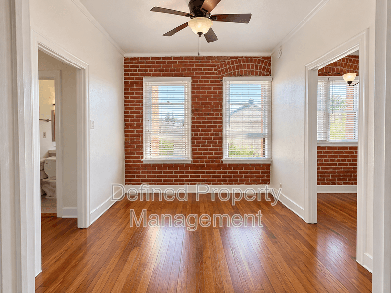 Echo Park Condo: 1324 Calumet Ave