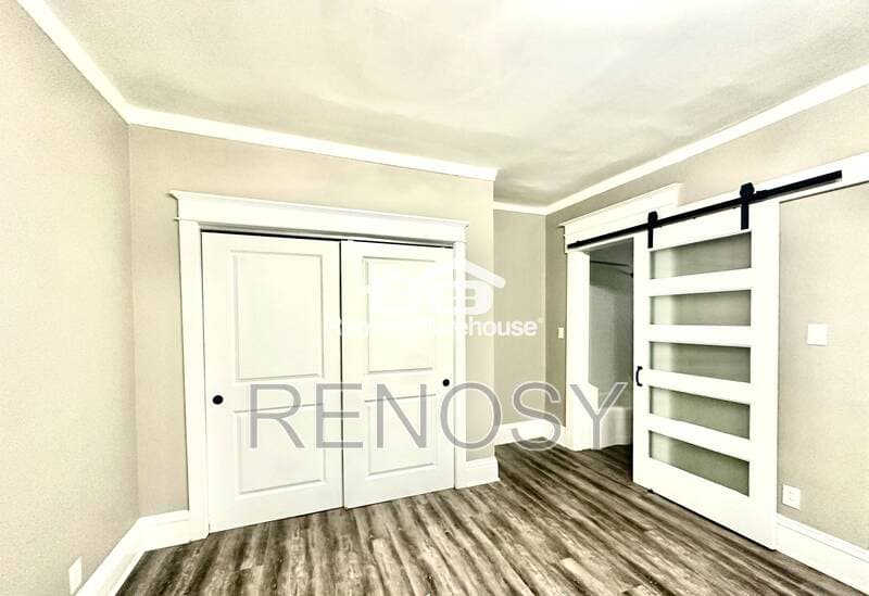 Des Moines House: 2500 Grand Ave