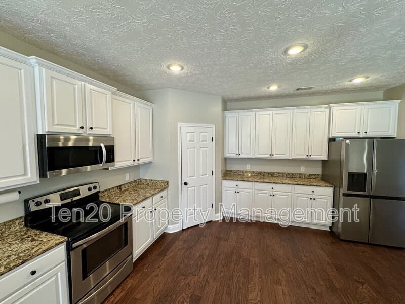 Midland House: 9420 Yarbrough Rd