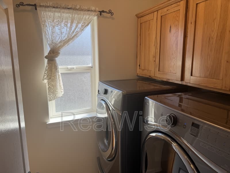 Grants Pass House: 1575 SW Yucca Dr