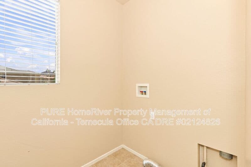Menifee House: 30774 Sail Ln