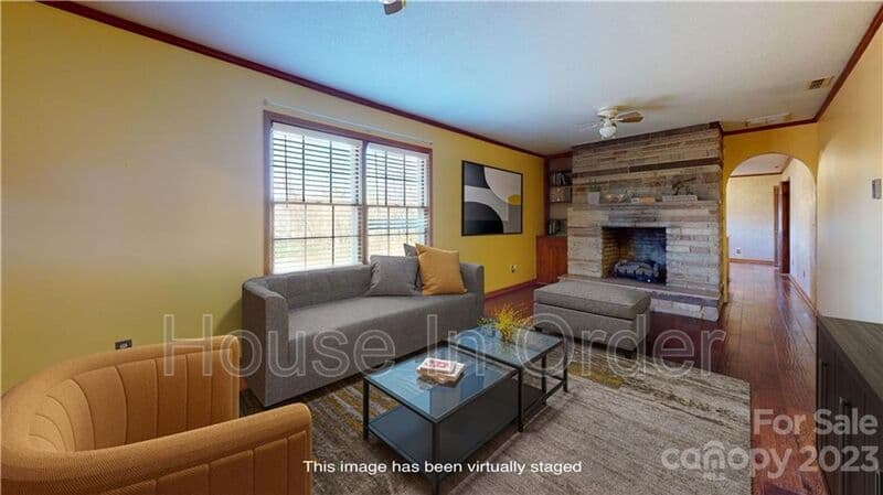 Marion House: 219 Ridge Rd