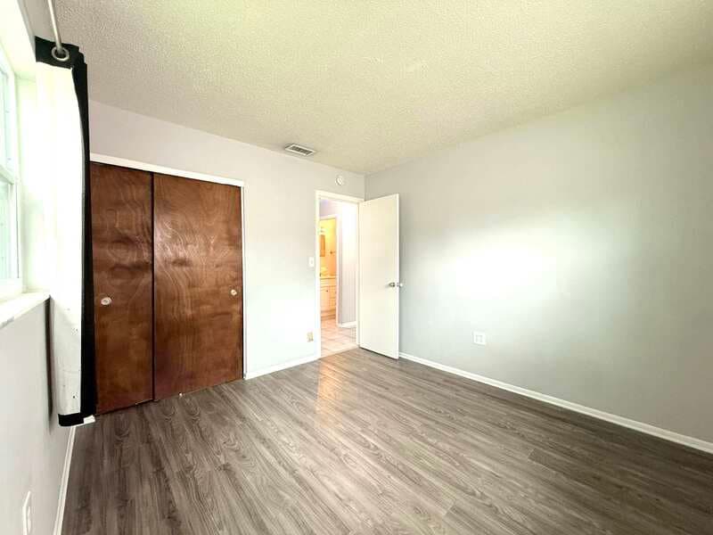 Largo Condo: 3716 137th Avenue North - B