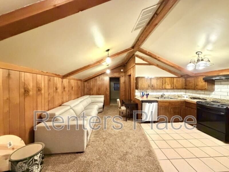 Tulsa House: 8166 South Elwood Avenue