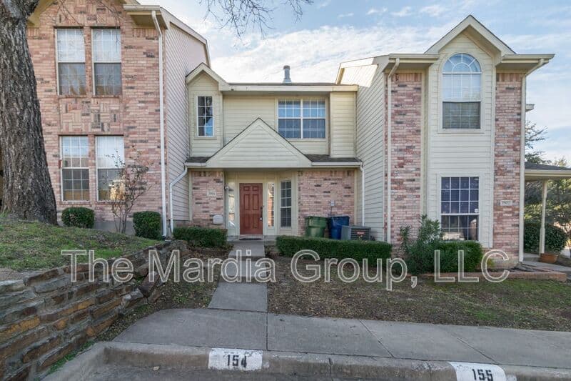 Garland House: 3904 Brandon Park Dr