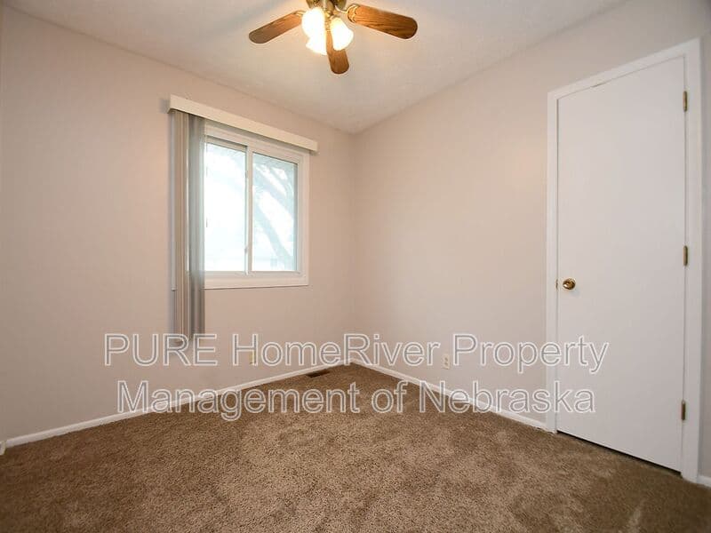Omaha House: 2511 N 143rd Ave