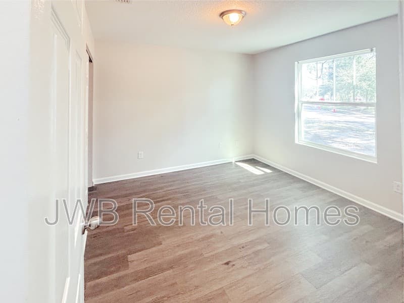 Jacksonville House: 4016 Spring Glen Rd