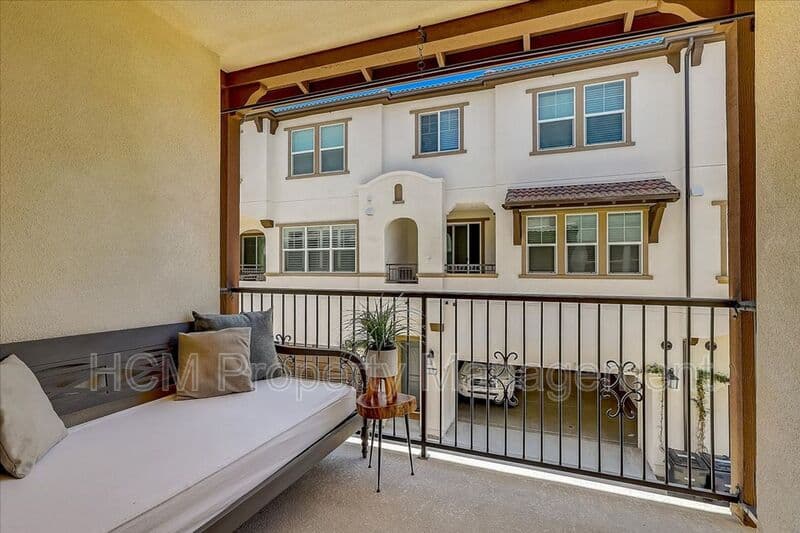 Lake Forest House: 303 Limestone