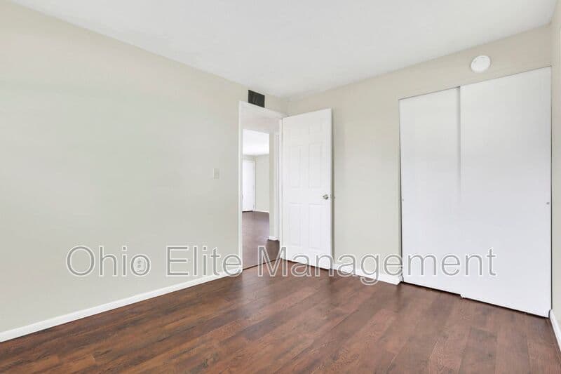 Columbus House: 861 Kingsford Rd