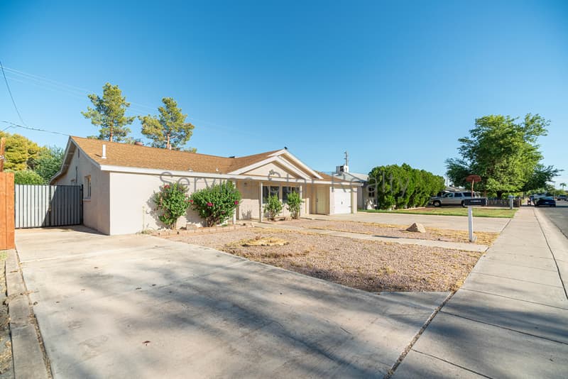 Gilbert House: 7 S Catalina St